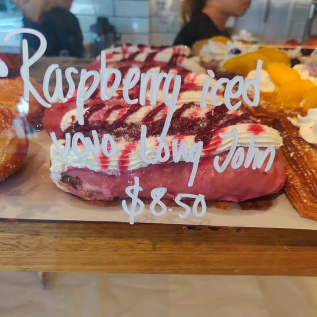 Photo of the dish “Raspberry Iced Vovo Long John”