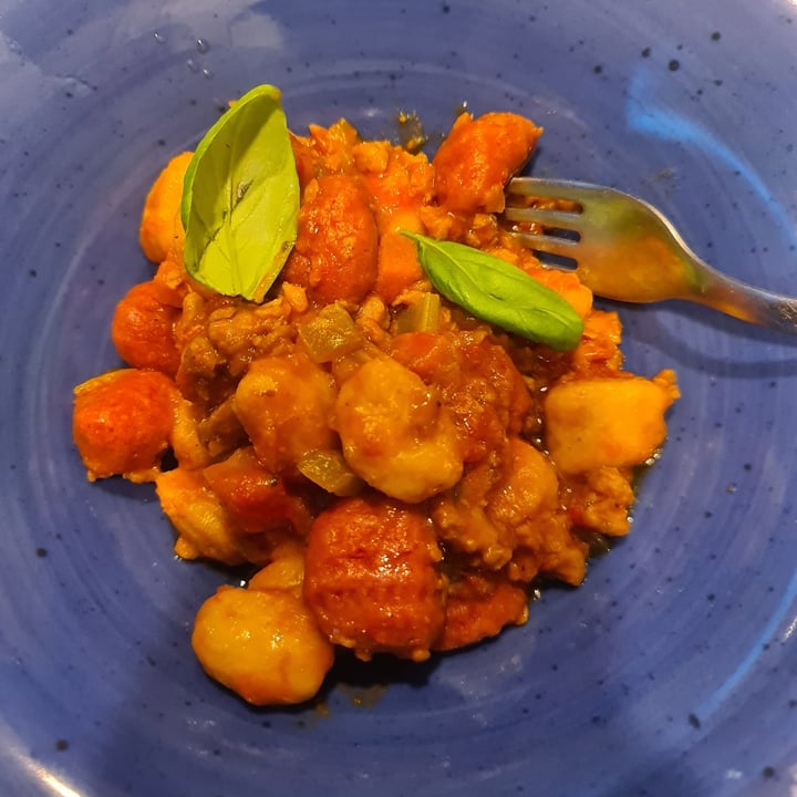 photo of Surf House Sicily Gnocchi Al Ragù Vegano shared by @giusche on  21 Apr 2024 - review
