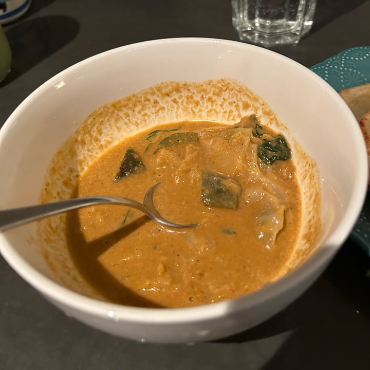 photo of Trader Joe's Roti with Thai Red Curry shared by @samanthab3 on  06 May 2025 - review