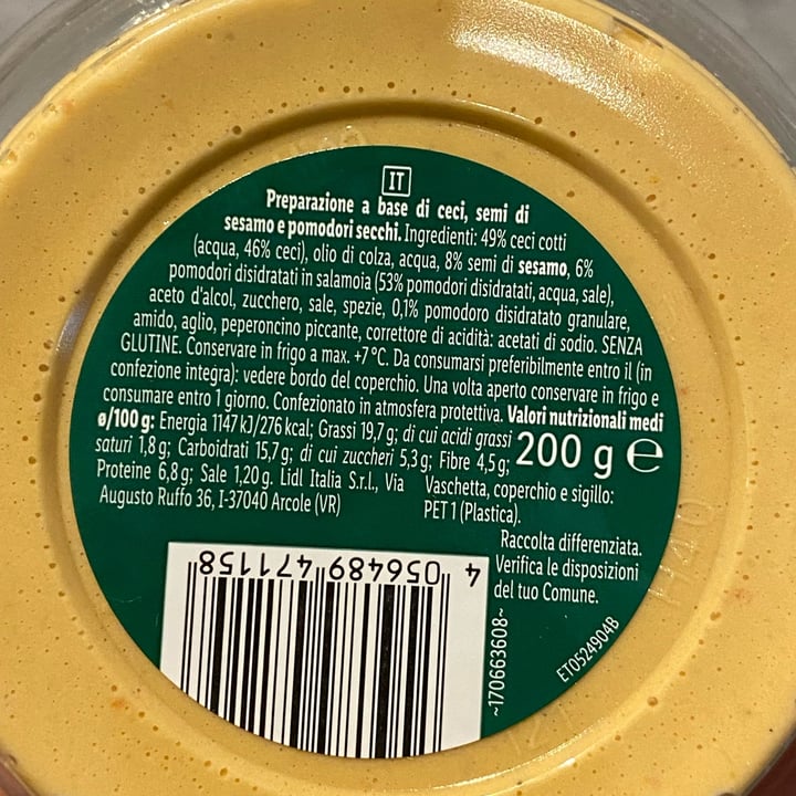 photo of Vemondo hummus con pomodori secchi shared by @giorgiamk on  25 Apr 2024 - review