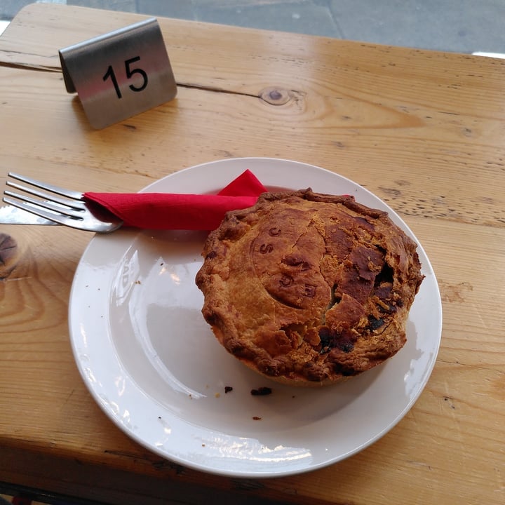 photo of Homebaked vegan pie shared by @maffi1810 on  11 Jun 2025 - review