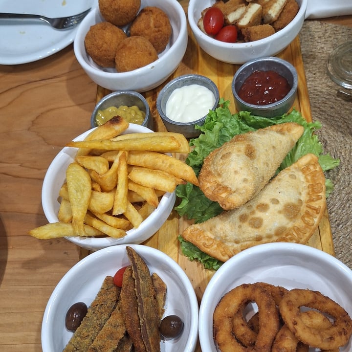photo of El patio vegan tabla picada caliente shared by @alexiasnipe on  09 May 2025 - review