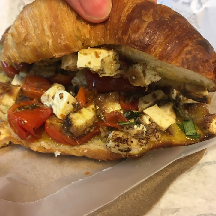 photo of Isla vegana Croissant Relleno shared by @lix on  27 Oct 2023 - review