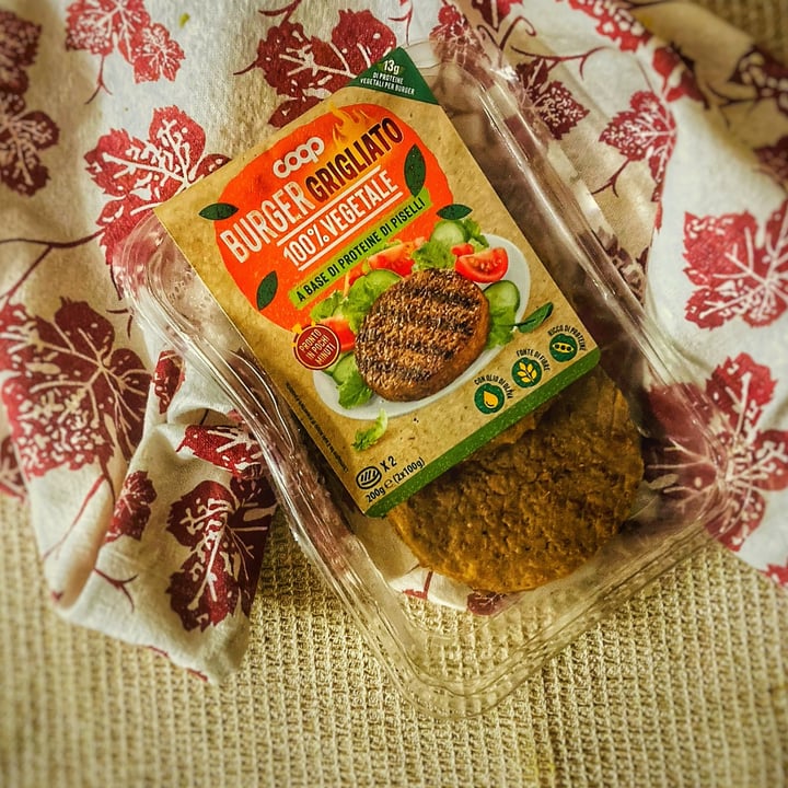 photo of Coop burger grigliato 100% vegetale shared by @federicathewitch on  21 Feb 2024 - review