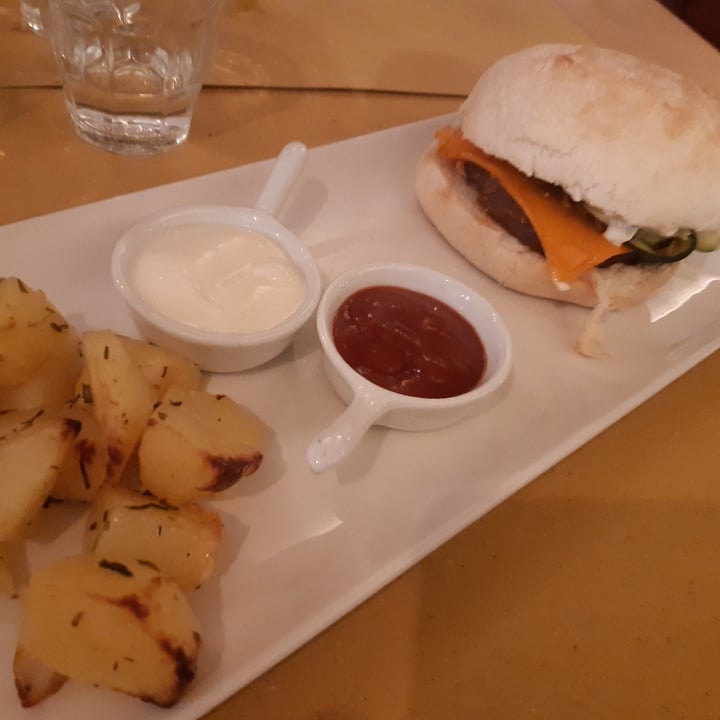 photo of Lo Fai Lo fai burger shared by @pamy on  13 Sep 2023 - review