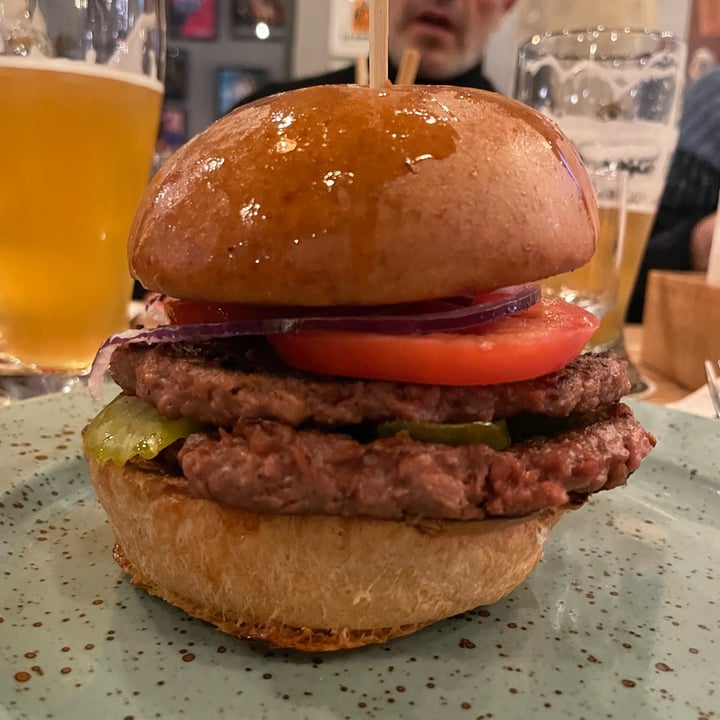 photo of Fat Cat Beerhouse & Restaurant Beyond Burger shared by @robertacor on  20 Dec 2023 - review