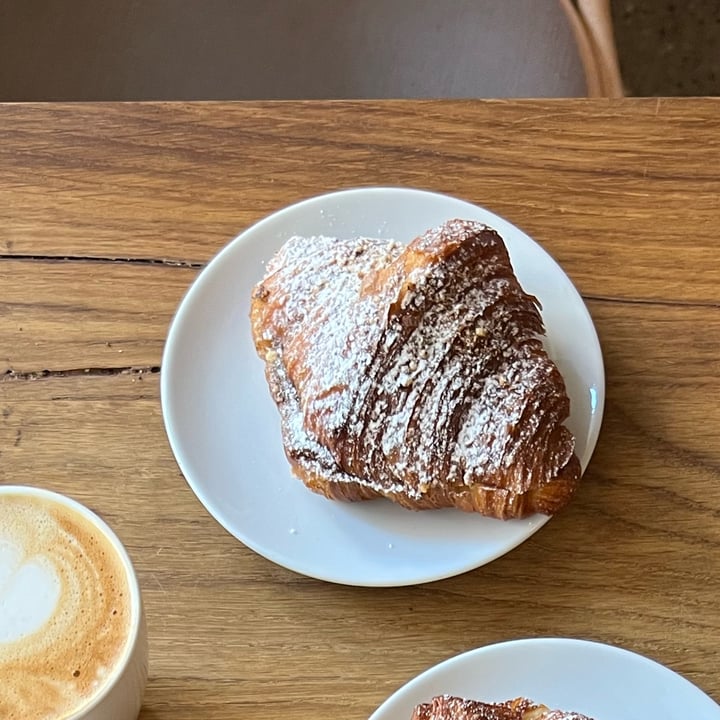 photo of FREA Bakery croissant hazelnut shared by @pltlsn97 on  10 Sep 2023 - review
