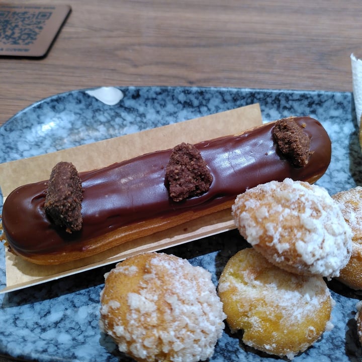 photo of VG Pâtisserie - Pâtisserie Végétale éclair au chocolat shared by @bezette on  30 Mar 2025 - review