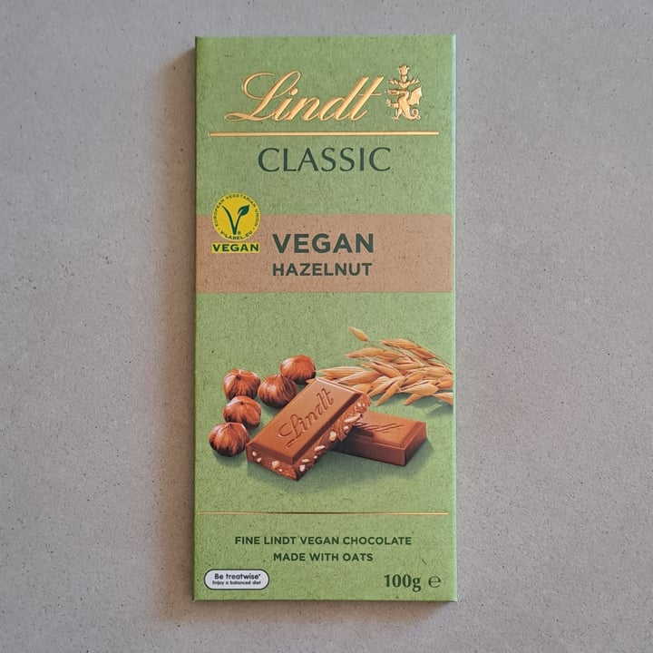 photo of Lindt Classic Recipe Vegan Hazelnut (Receta Original Avellanas) shared by @michaelastasia on  29 Oct 2023 - review