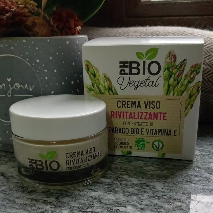 photo of ph bio vegetal crema viso rivitalizzante con asparago bio e vitamina E shared by @aleolliveg on  01 Feb 2025 - review