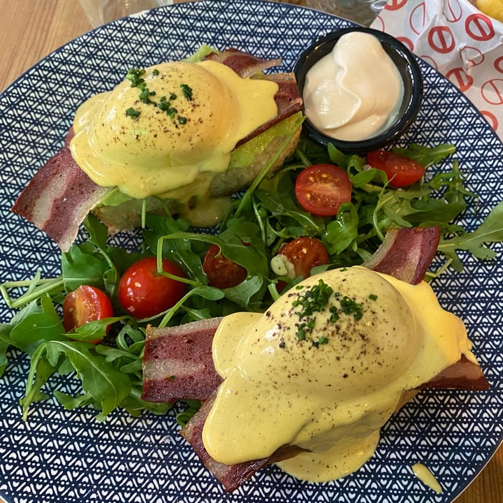 photo of Frutas Prohibidas Huevos Benedict Clasicos shared by @quinn06 on  14 Oct 2024 - review