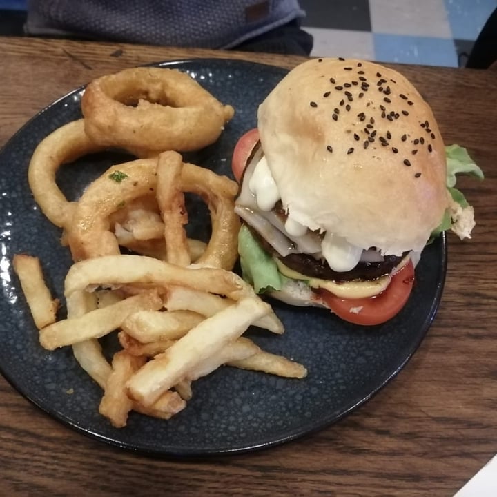 photo of Hudsons The Burger Joint (Gardens) Scheckter’s RAW Burger shared by @ctfloof on  22 Sep 2023 - review