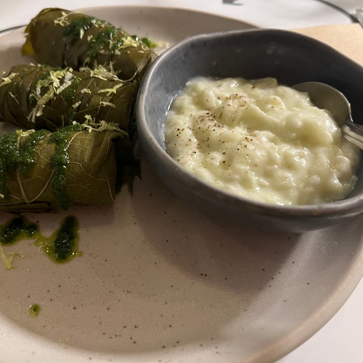 photo of La Svolta - Cucina di Ragione Dolmades con tzatziki vegan shared by @ale88 on  08 Nov 2023 - review