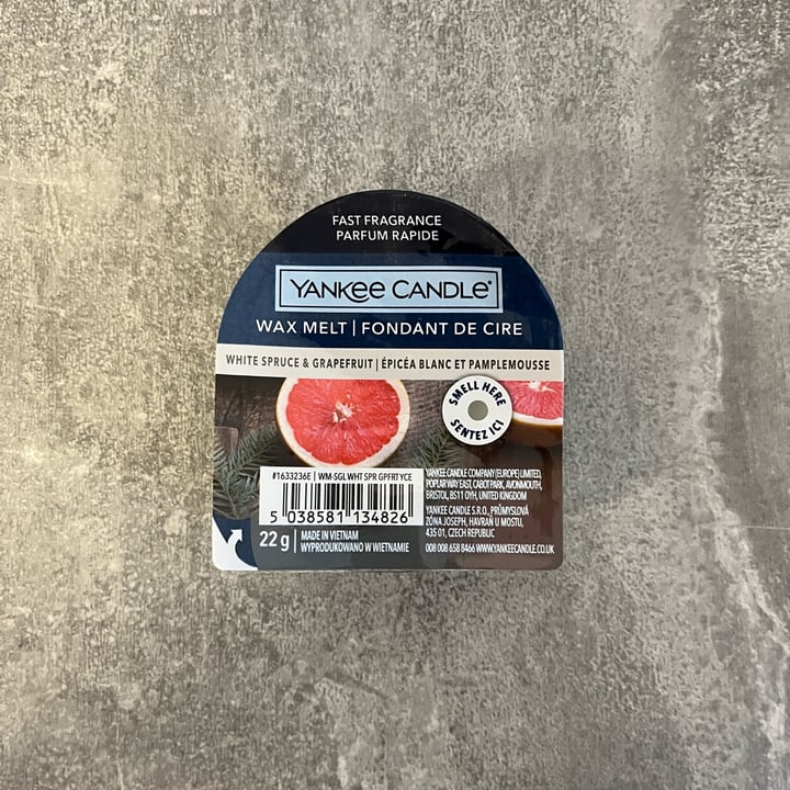 photo of Yankee candle White Spruce & Grapefruit shared by @risajanda on  17 Mar 2025 - review