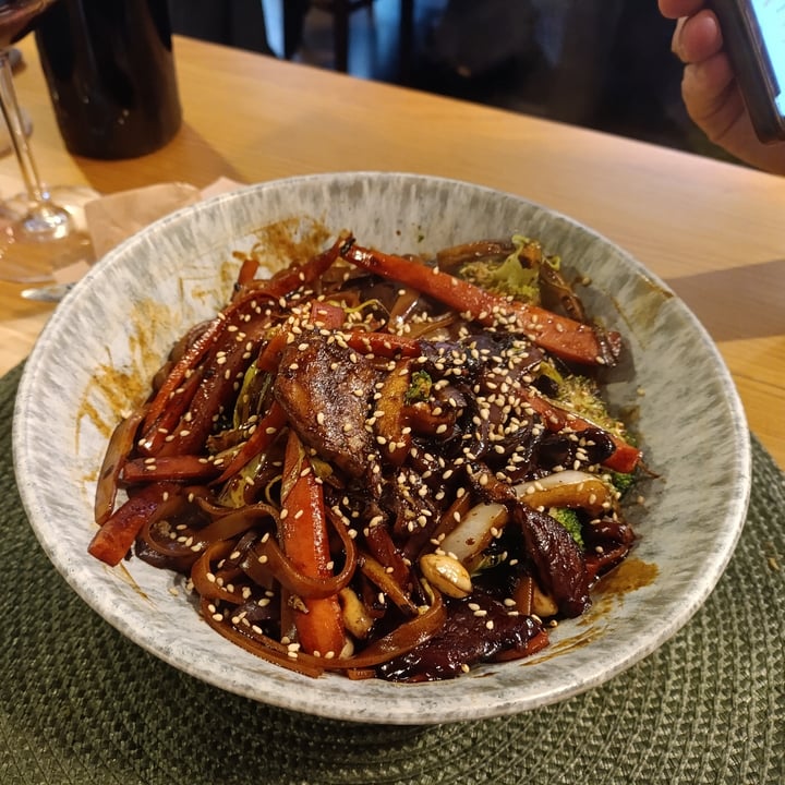 photo of A Porta Verde Wok de Udon con Sweet chili shared by @liadela on  08 Feb 2025 - review