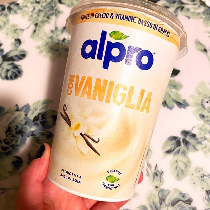 photo of Alpro soya yogurt vaniglia shared by @hail-seitan on  06 May 2024 - review