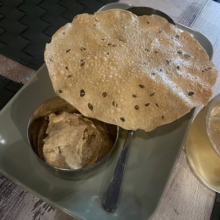photo of Nirvana Ristorante Firenze Hummus accompagnato da chutney con stracchino veg e cialda indiana shared by @sidiocam on  14 May 2024 - review
