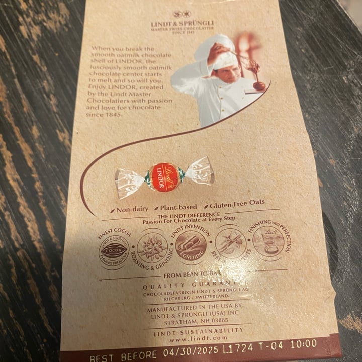 photo of Lindt Lindor Oatmilk Chocolate Truffles shared by @friendlyvegan on  09 Oct 2024 - review