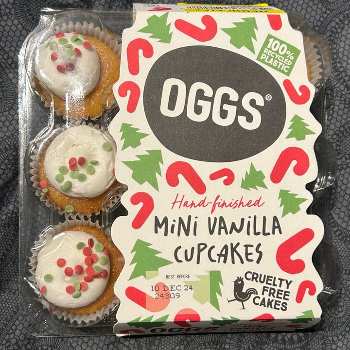 photo of OGGS Mini vanilla cupcakes shared by @esmehart on  11 Dec 2024 - review