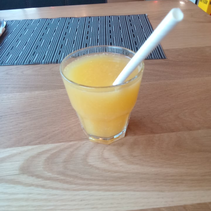 photo of Cincinnati Spur Steak Ranch Orange Juice shared by @zoezurnamer on  04 Aug 2024 - review