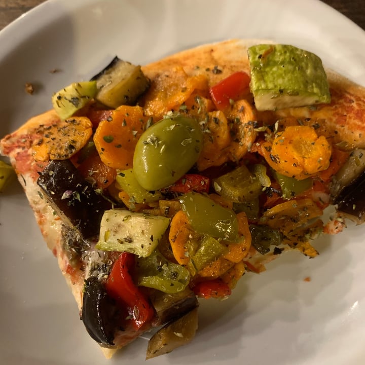 photo of Wesley Brewery pizza de verduras asadas shared by @dulceanahi on  16 Mar 2024 - review