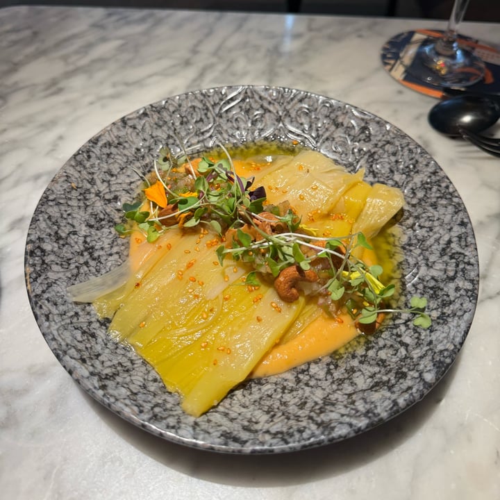 photo of La Huerta Funky Castizo P uerros al vapor, crema de harissa, vinagreta de manzana verde shared by @gzk on  01 Jul 2024 - review
