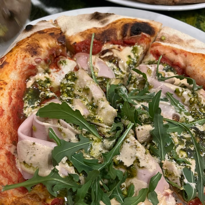 photo of Pizzi & Dixie Pizza de mortadela vegana con pesto de pistacho shared by @laysvinagreta on  09 Mar 2024 - review