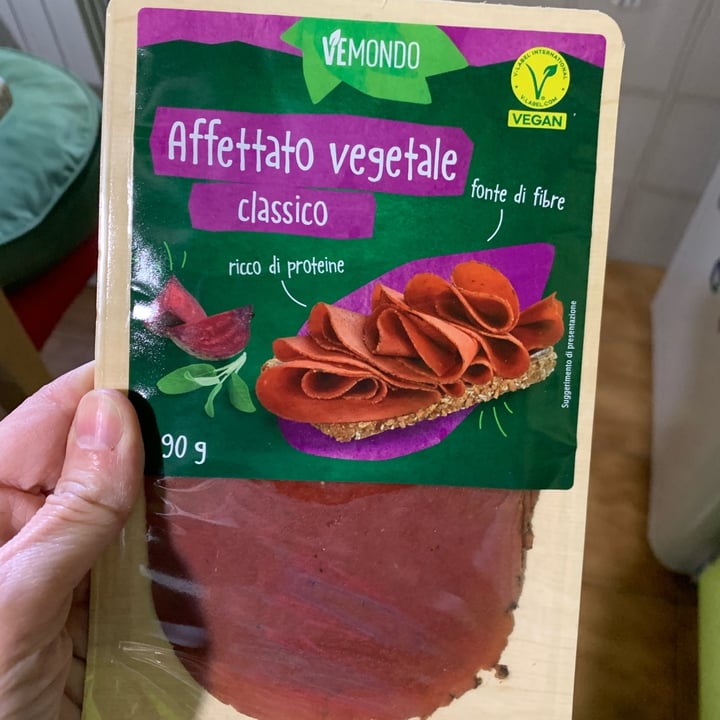 photo of Vemondo affettato vegetale gusto classico shared by @coloratantonella on  03 May 2024 - review