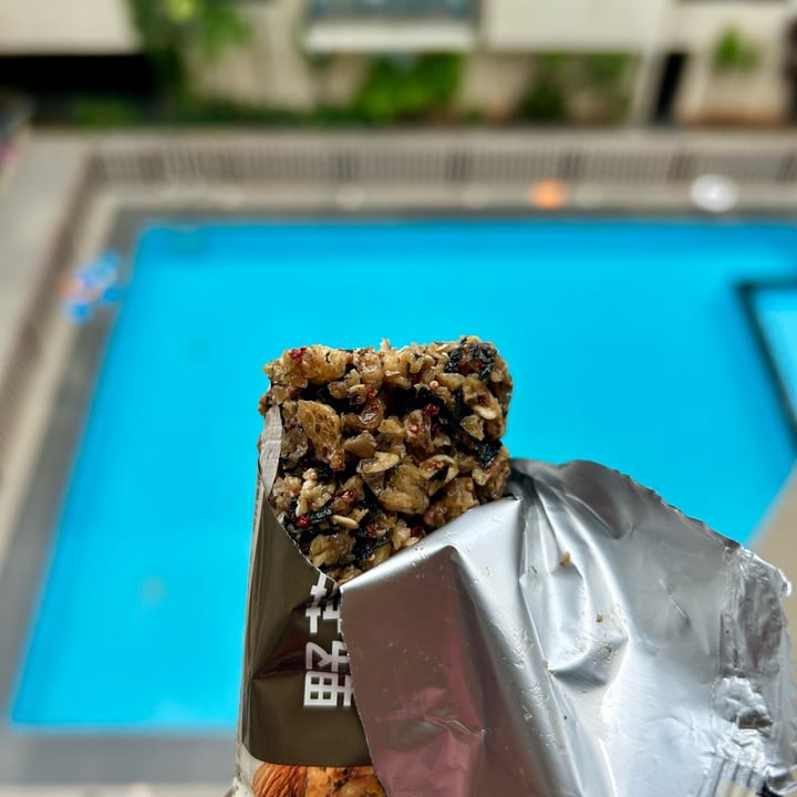 photo of 野菽家 Grain Plus Protein Bar Roasted Seaweed with Sauce shared by @veganniran on  28 Sep 2025 - review