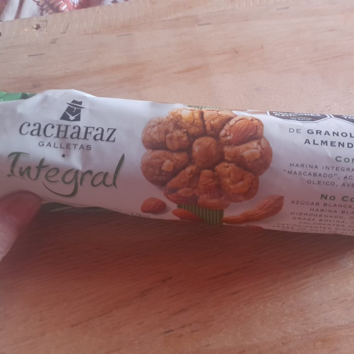 photo of Cachafaz Galletas Integral de Granola con Avena, Almendra y Mani shared by @rochyalmendra on  06 May 2025 - review