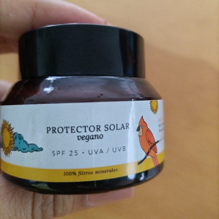 photo of Familia Comepasto Protector Solar shared by @lenn on  30 Mar 2024 - review