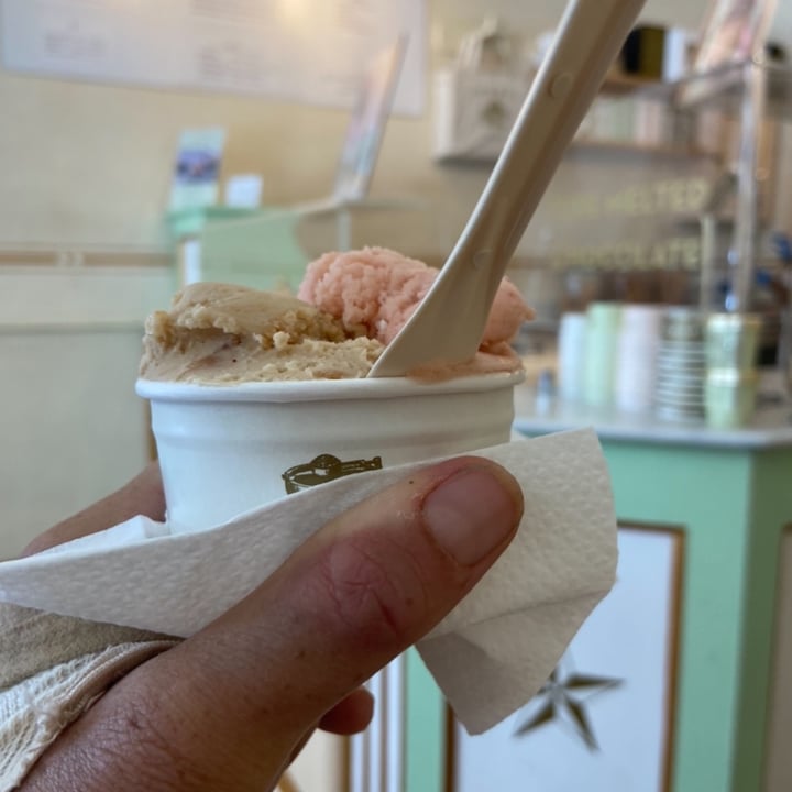 photo of Moro Gelato Peanut Paradiso and Nectarine sorbet shared by @leighclare29 on  30 Jan 2025 - review