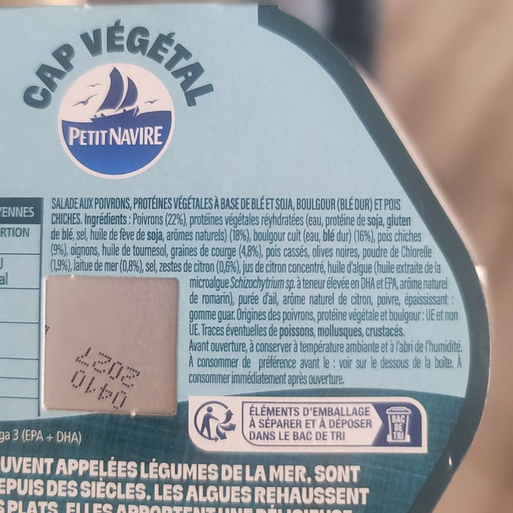 photo of Petit navire Salade d'émietté végétal shared by @charlottecobblepot on  27 Feb 2025 - review