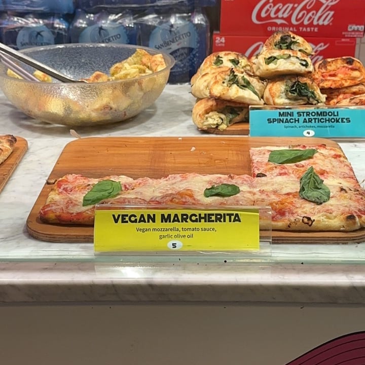 photo of Unregular Pizza Vegan unmargherita pizza shared by @averyeats on  26 Aug 2023 - review