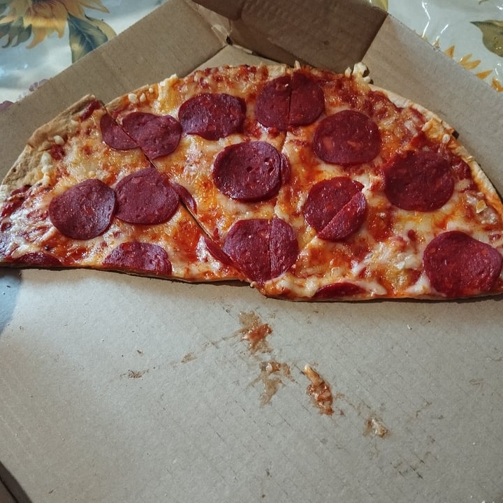 photo of Domino's Pizza Pizza vegana de peperoni shared by @rosaliab on  04 May 2024 - review