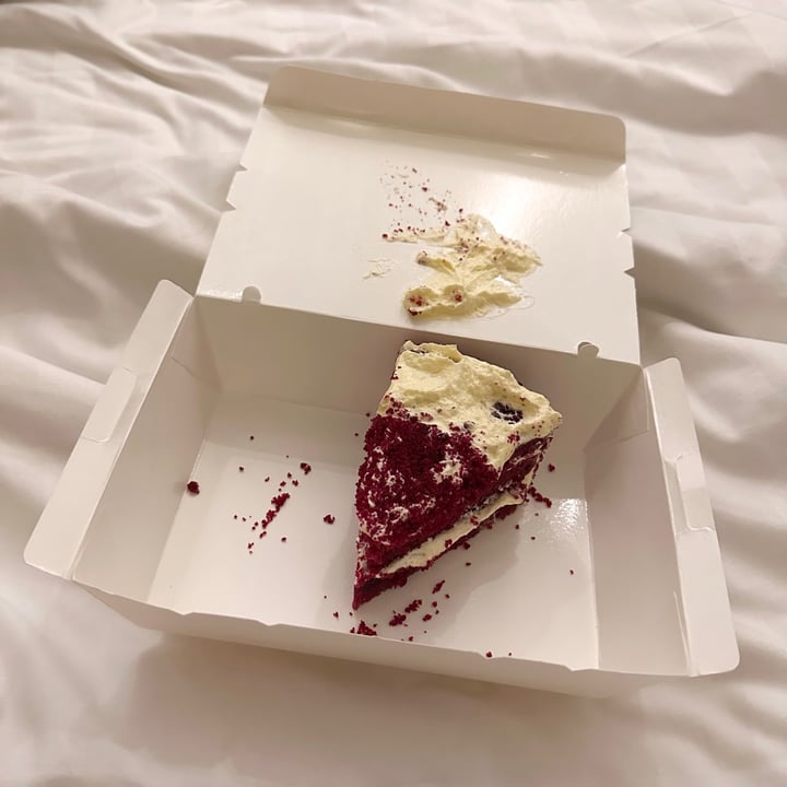 photo of The Hungry Tapir Red Velvet Cake shared by @dafnelately on  19 Sep 2023 - review