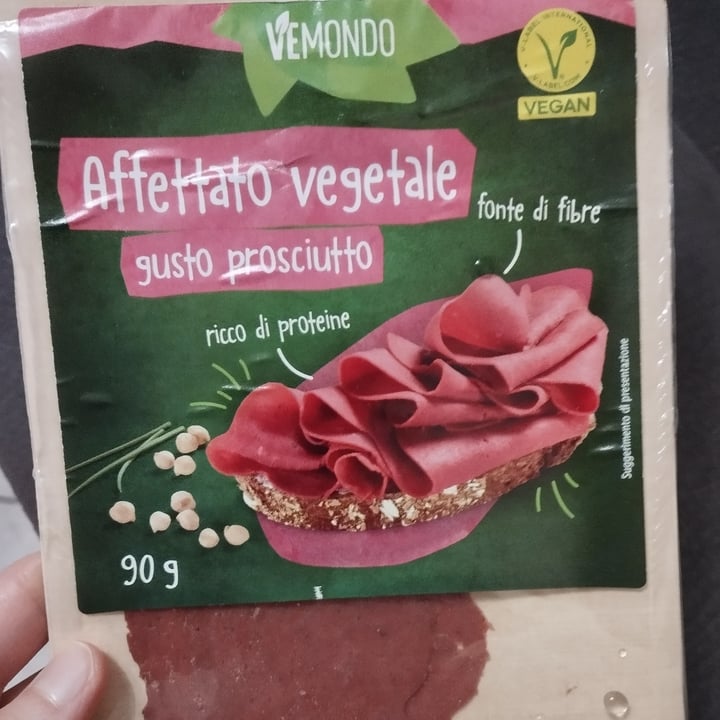 photo of Vemondo Affettato Vegetale Gusto Prosciutto shared by @zakgiu95 on  25 Jan 2024 - review