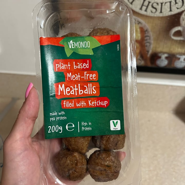 photo of Vemondo Plant based meat-free meatballs filled with ketchup shared by @carolinecherie on  26 Aug 2023 - review