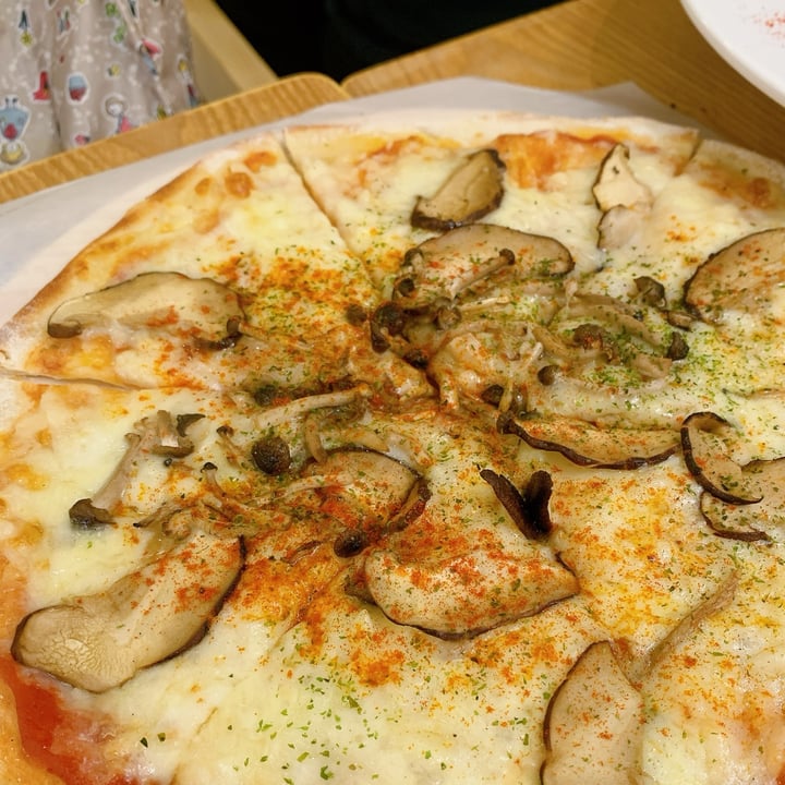 photo of So Sweet Dessert 甜甜屋(Vegetarian) Wild Mushroom Pizza shared by @muffinpuff on  15 Aug 2024 - review