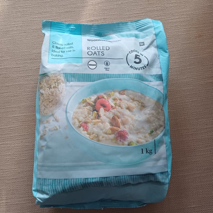 photo of Woolworths rolled oats shared by @tayethevegan on  17 Apr 2024 - review