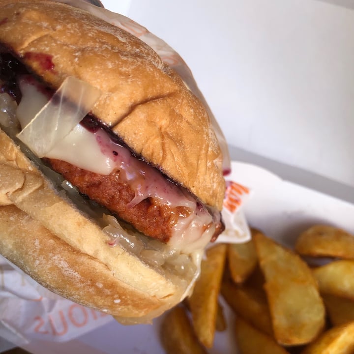 photo of LOLA'S Burger Hamburguesa A La Madrileña shared by @ramseier on  30 Apr 2024 - review