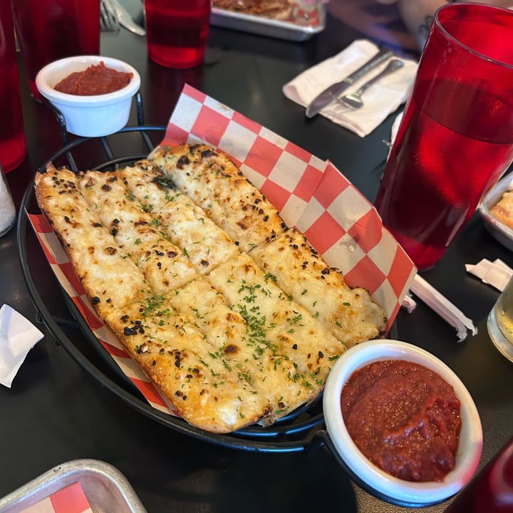 photo of 4th & State Cheesy Garlic Bread shared by @wisecamel86 on  18 Aug 2025 - review