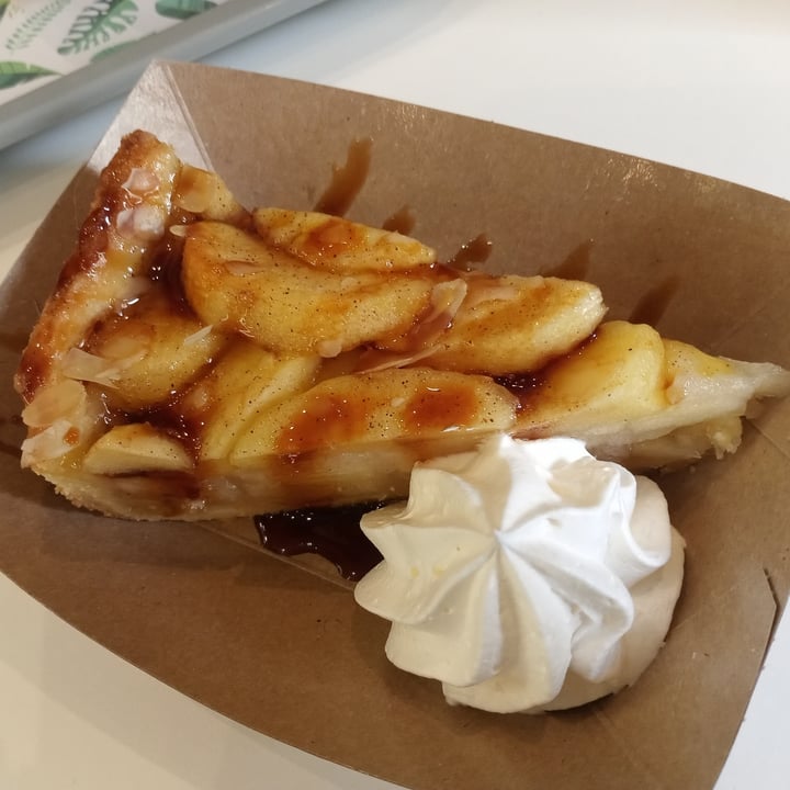 photo of Khambú Tarta de manzana con caramelo y nata shared by @titoherbito on  05 May 2024 - review