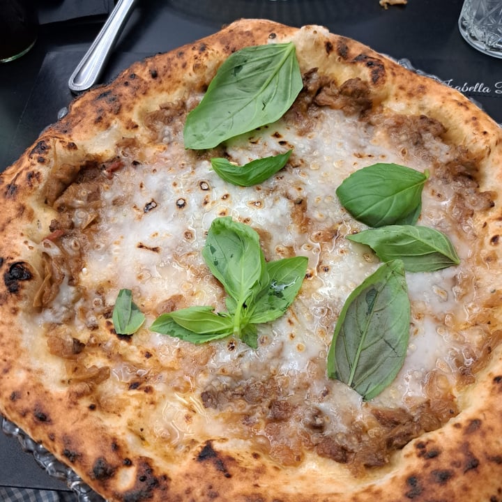 photo of Isabella De Cham Pizza Fritta Pizza genovese vegana shared by @maryquitecontrary on  09 Oct 2023 - review