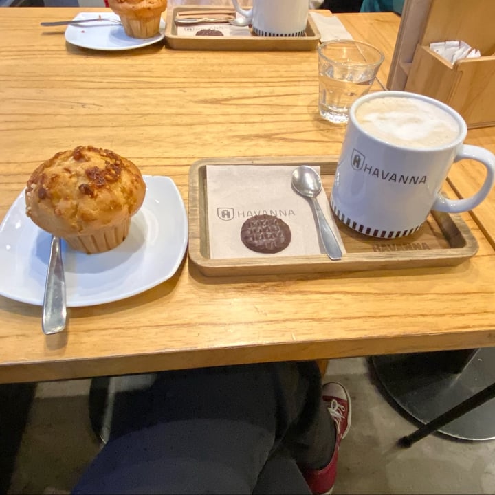 photo of Havanna Latte 70% cacao Con Muffin De Vainilla Y Mantequilla De Maní shared by @hablandoenvegano on  06 Sep 2023 - review