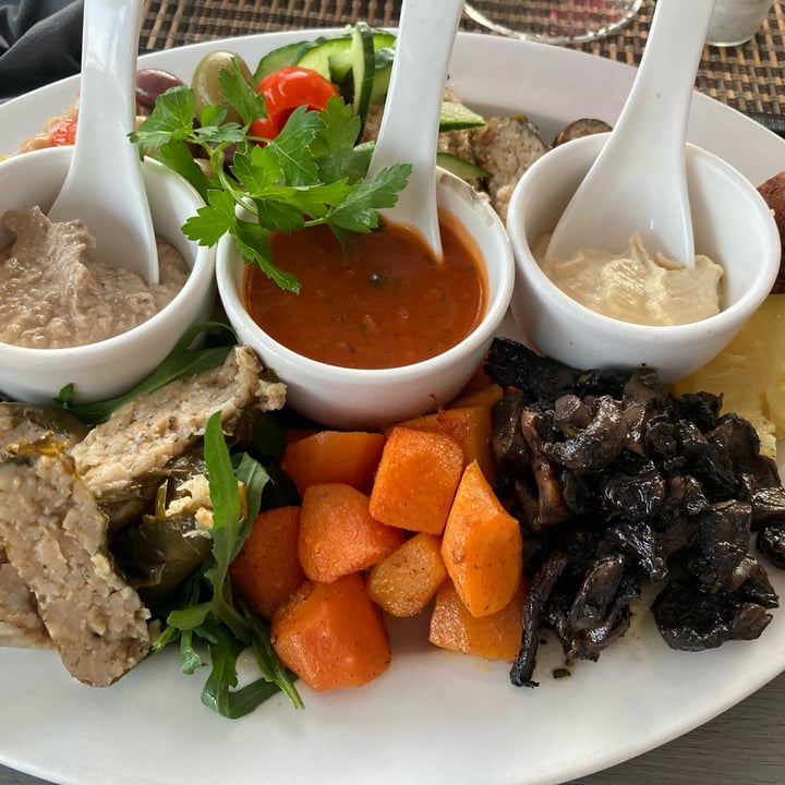 photo of Rick's Cafe Americain Vegan platter shared by @ctfloof on  11 Sep 2023 - review