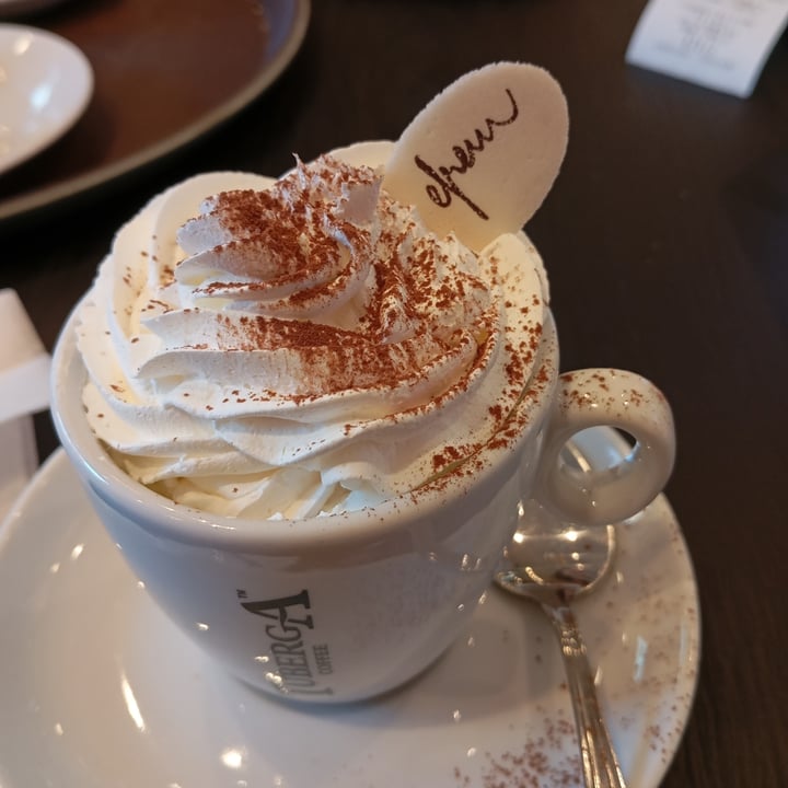 photo of Efrem - Caffetteria, Pasticceria, Cucina Cioccolata Calda con Panna shared by @beavegan on  17 Jan 2025 - review