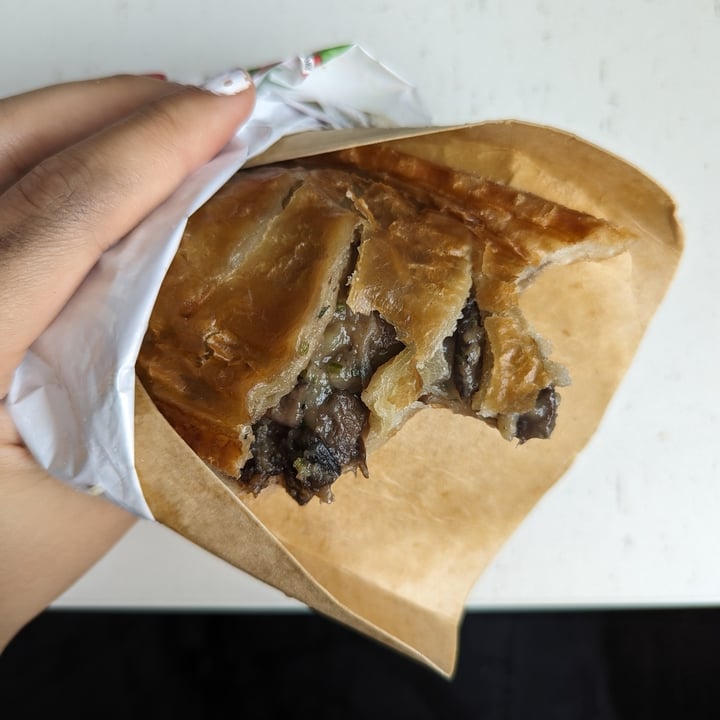 photo of Ginsters Creamy Garlic Mushroom Slice shared by @katchan on  09 Oct 2023 - review