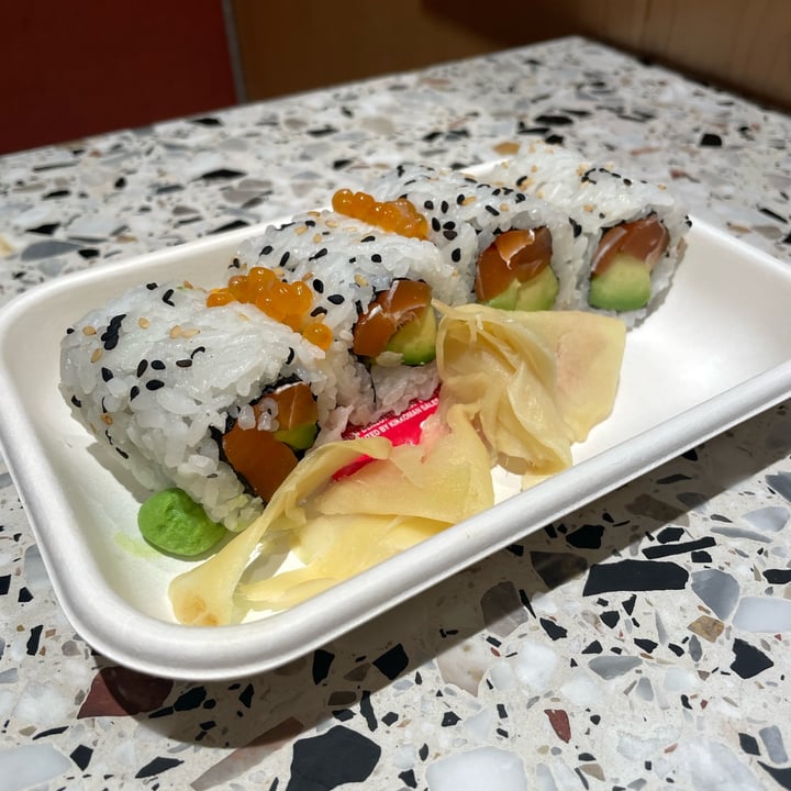 photo of Beyond Sushi (W 37th Street) “Salmon” Avocado roll shared by @thumbelinasana on  18 Jan 2024 - review