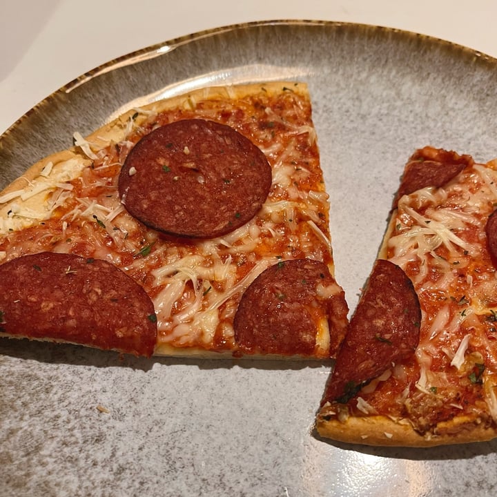 photo of Dr. Oetker Ristorante Pizza Al Salame Vegano shared by @veganhaven on  05 Mar 2024 - review